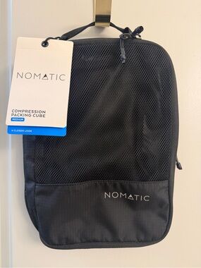 NOMATIC Black Compression Packing Cube - Medium